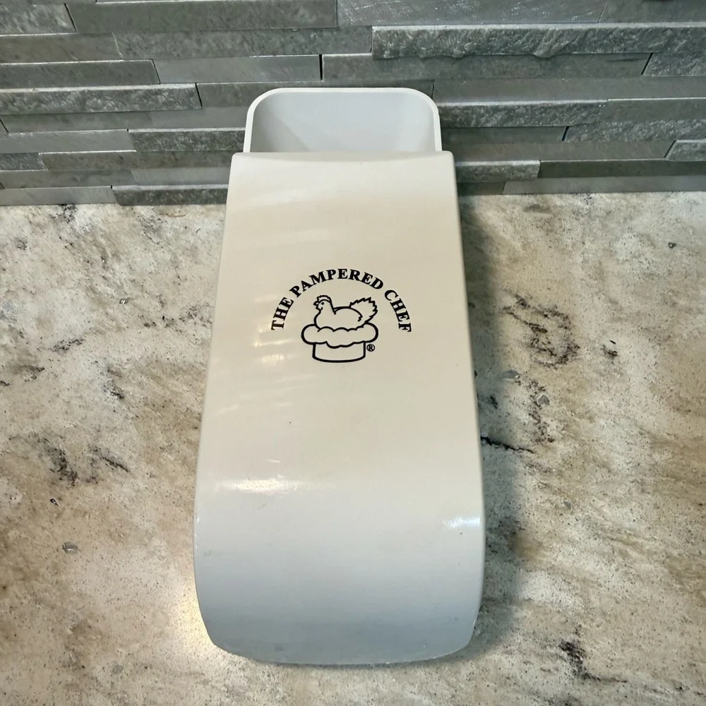 Vintage Pampered Chef Adjustable Measuring Cup